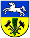 Ein Wappen mit einem Pferd und einem Weizenfeld als Symbol des Wasserverbandes.