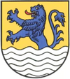 Ein Wappen des Wasserverbandes mit einem Löwen darauf.